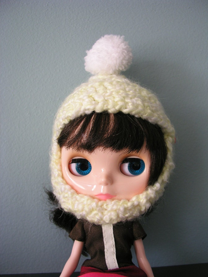 Blythe Hat - Fluffy Yellow with chin strap and white pom pom