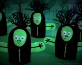 Zombie Finger Puppet