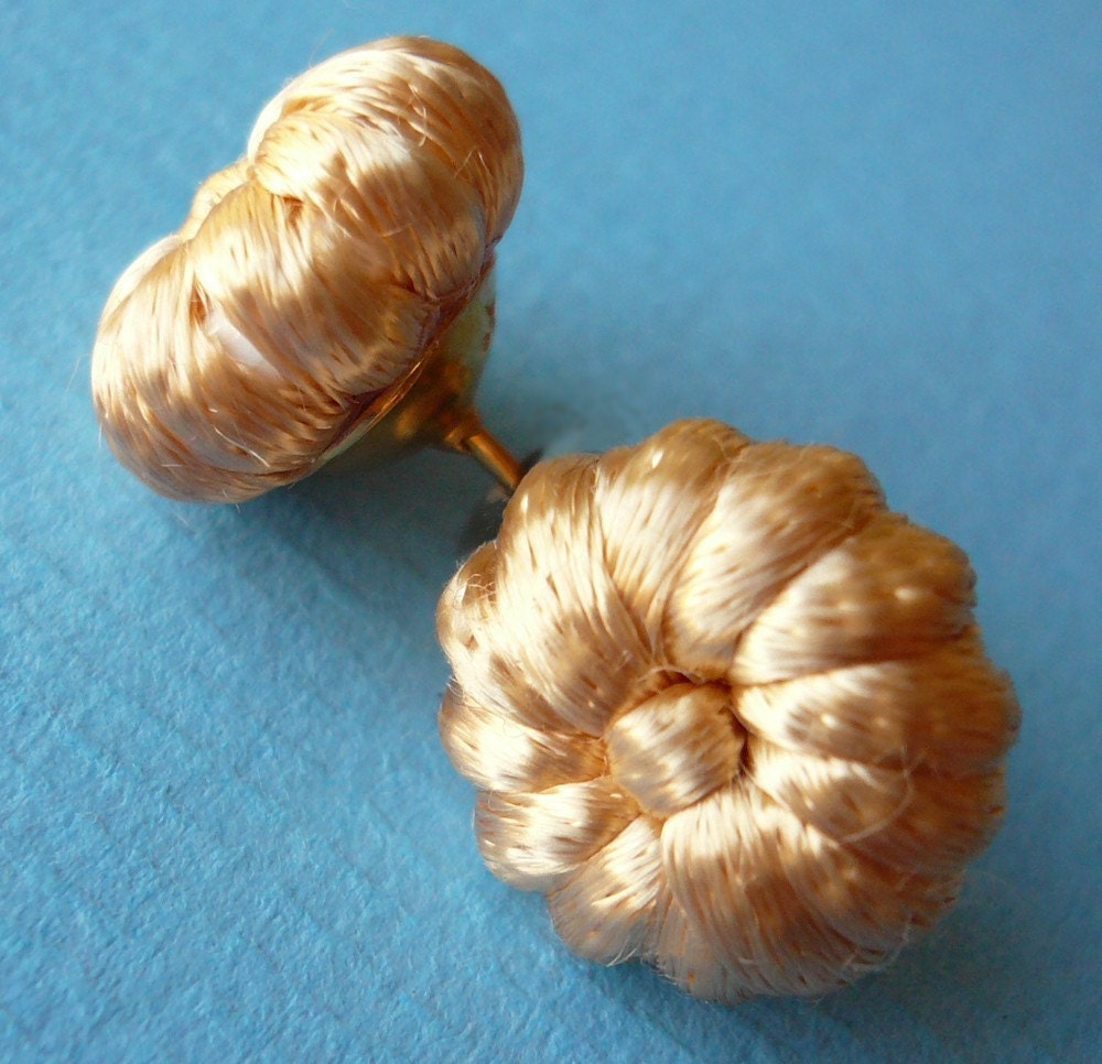 SALE Forget Me Knot Fabric Stud Earrings - Creme