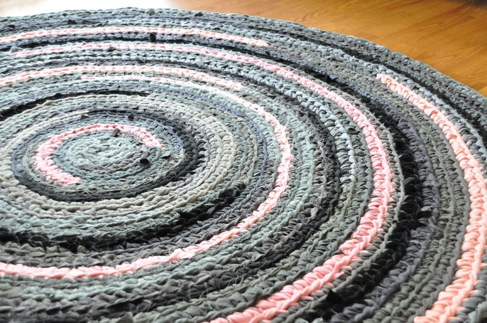 EKRA Custom Round Crochet Rug 4 feet in diameter