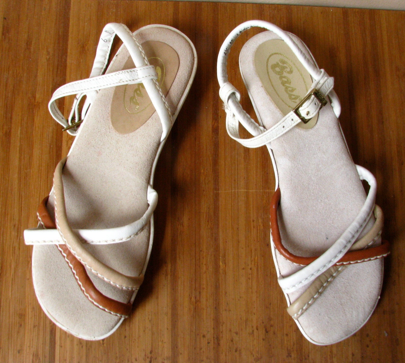 VTG Cappuccino Leather Strap Sandals Never Worn / size 6