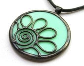 Daisy - round stained glass pendant 1366
