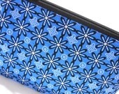 D Pouch Teal Daisies
