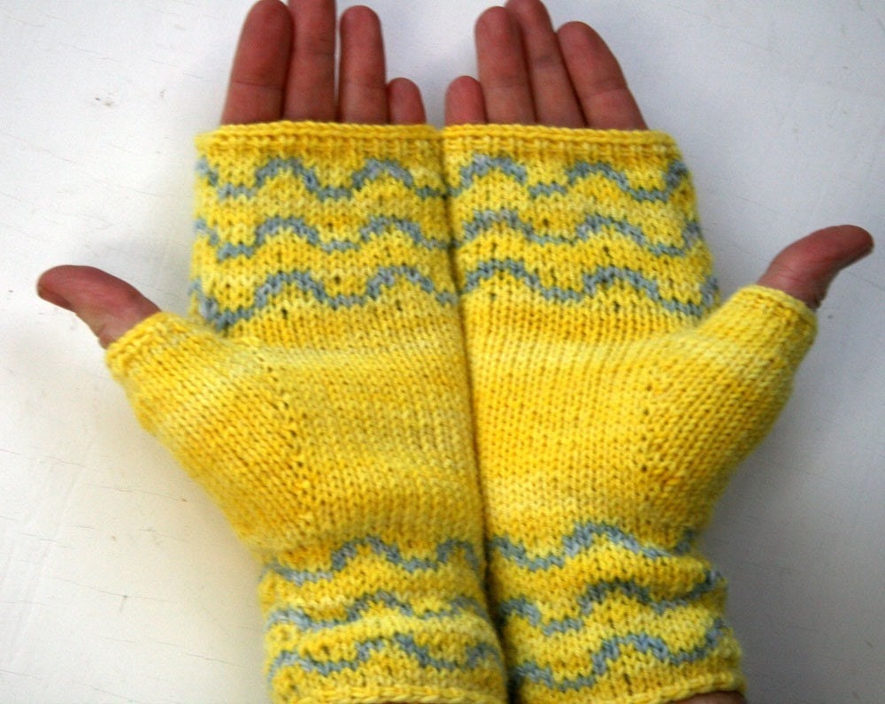 PATTERN PDF - Ripple handwarmers and mittens