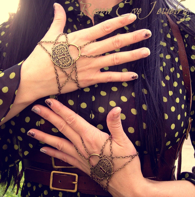 Houdini Chain Half Glove Steampunk Slave Bracelet Hand Jewelry LEFT HAND one piece