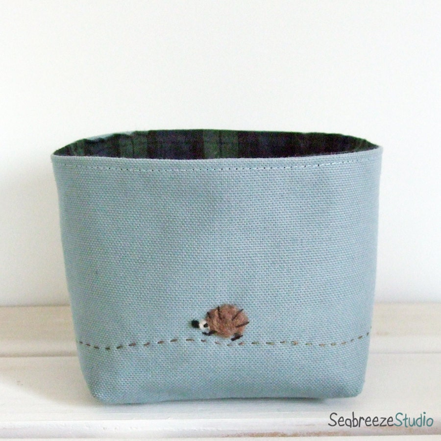 Small fabric basket - Blue gray canvas with needle felted hedgehog applique (CD size)