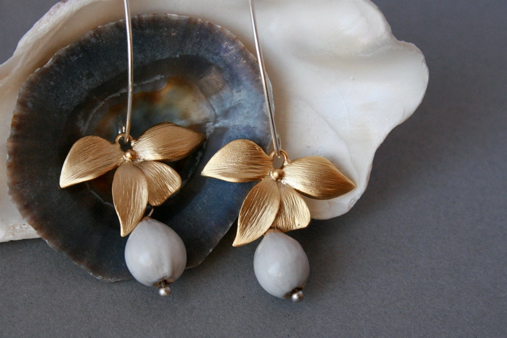 gold flower earrings with natural seeds and fine silver ear wires - clip-on earrings on request - bridal earrings - wedding jewelry