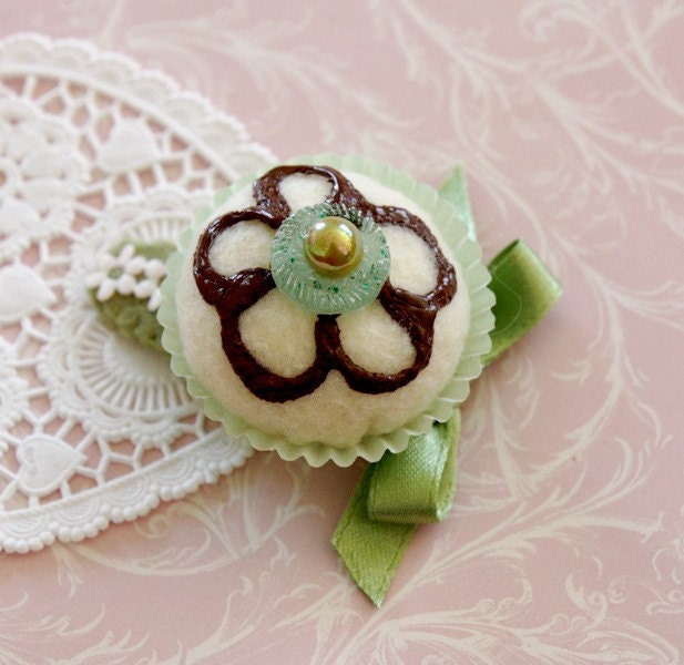 Baby Girl Pale Green Felt Hair Clip with Chocolate Cupcake - Handmade Felt