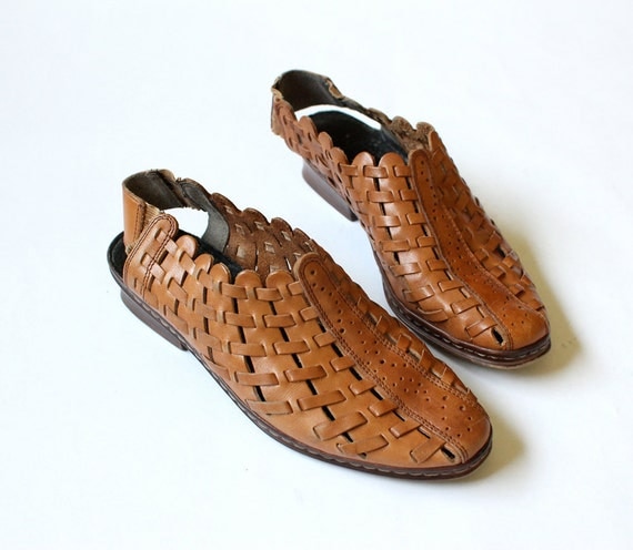vintage 1970's SCALLOP EDGE woven perforated leather sandals