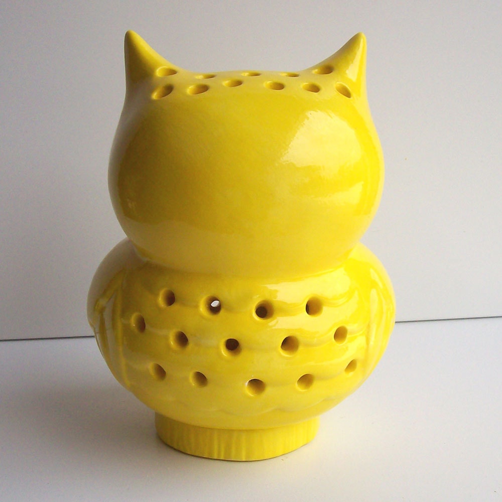 Ceramic Owl Lantern Vintage Design in Lemon