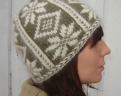 PDF Knitting Pattern - Poinsettia Hat