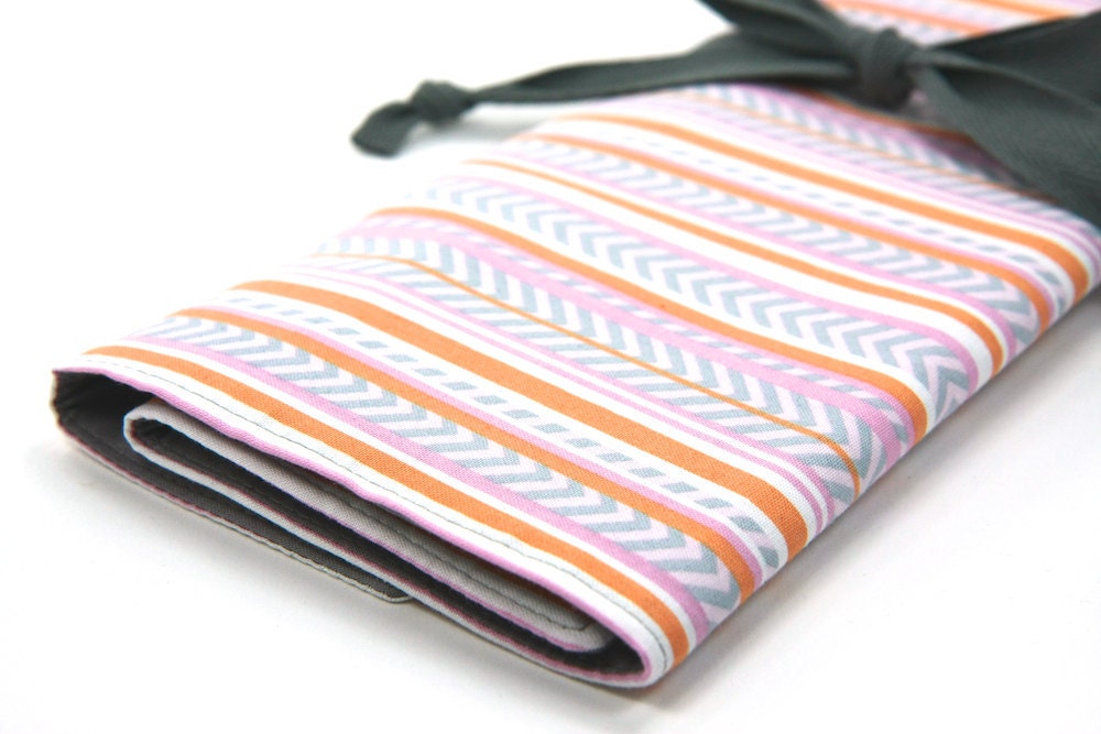 Large Knitting Needle Case Organizer - Zig Zag - 30 gray pockets for circular, straight, dpn, or paint brushes