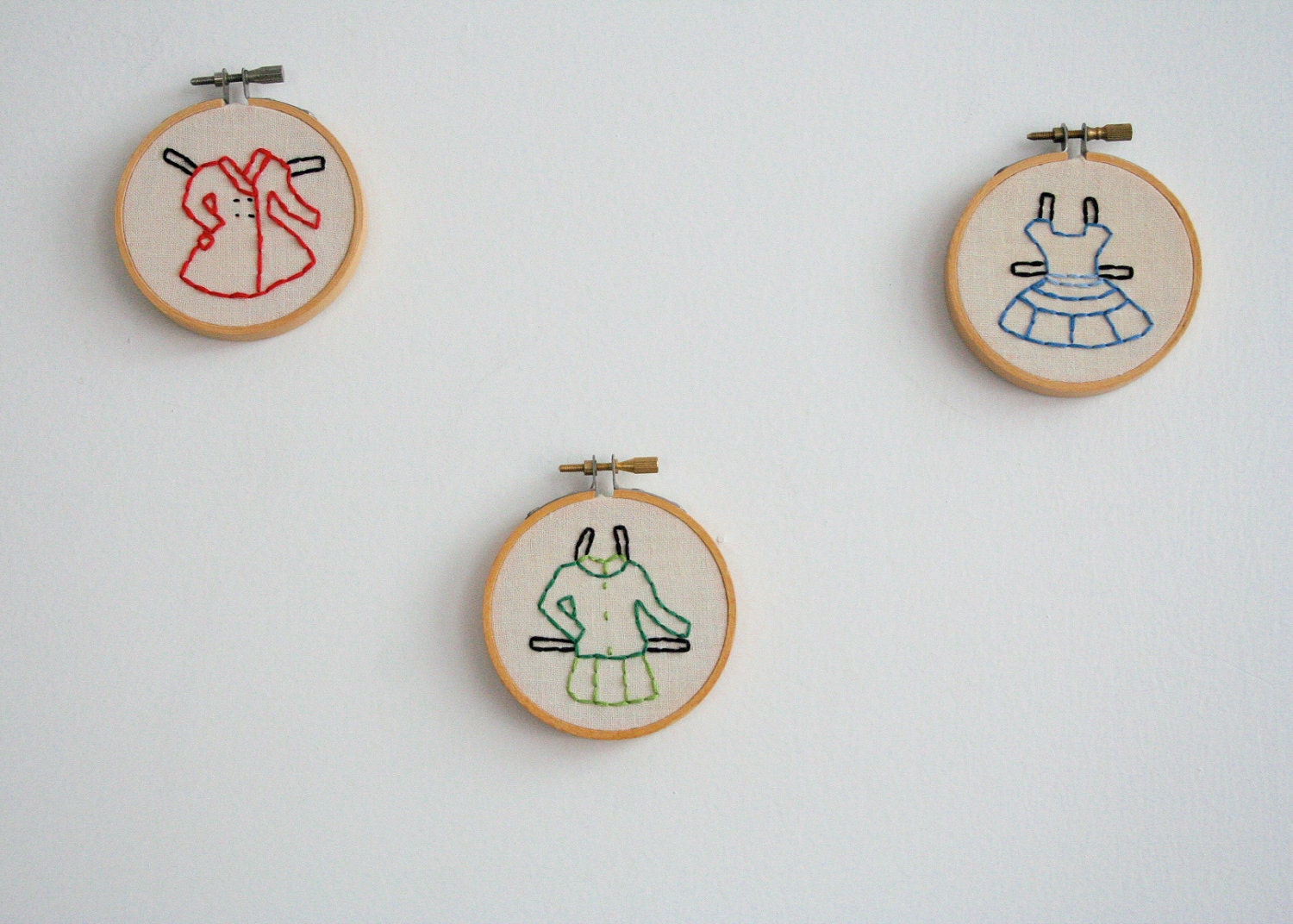 Hand Embroidery Hoop Set - Paper Doll Pose