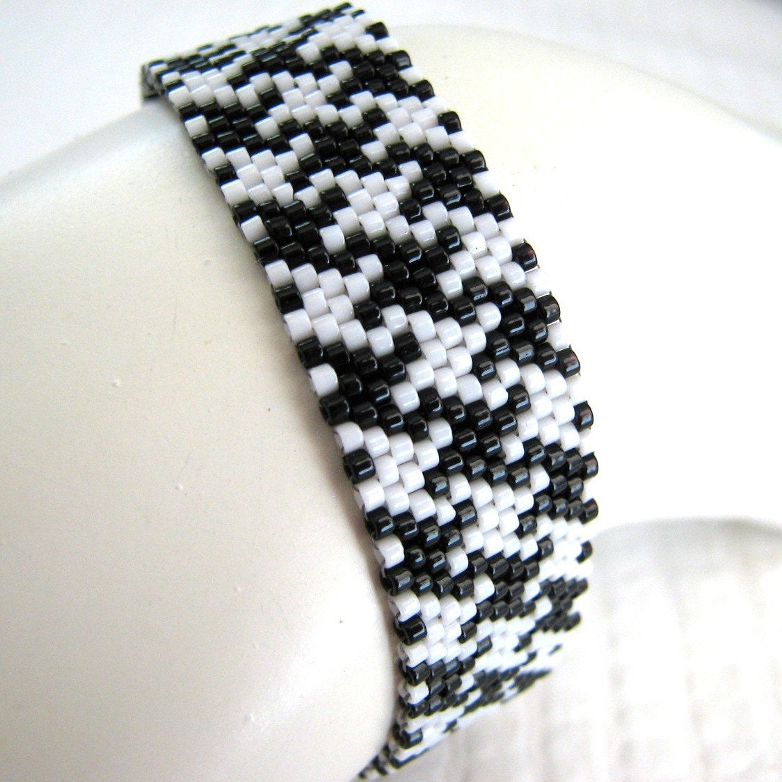 Narrow Houndstooth in Black and White Peyote Cuff Bracelet (2274)