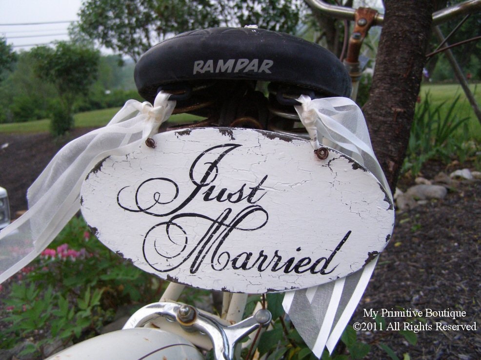 JUST MARRIED SIGN, 8 x 4.5, Vintage Inspired Wedding Signs, Shabby Chic Wedding Decor, Photo Props, Thank you sign