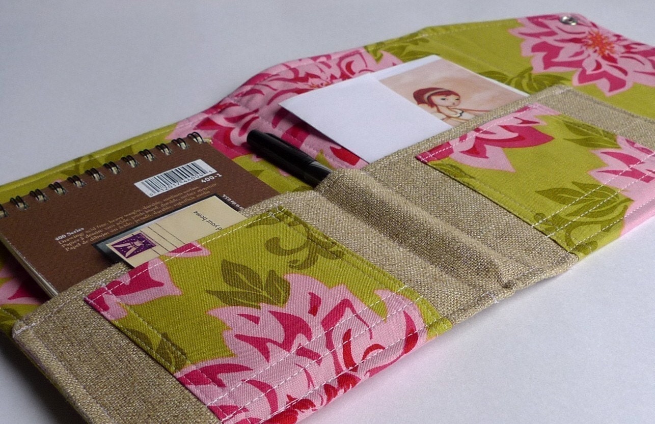 In Touch Clutch (tm) in Lime Dahlia