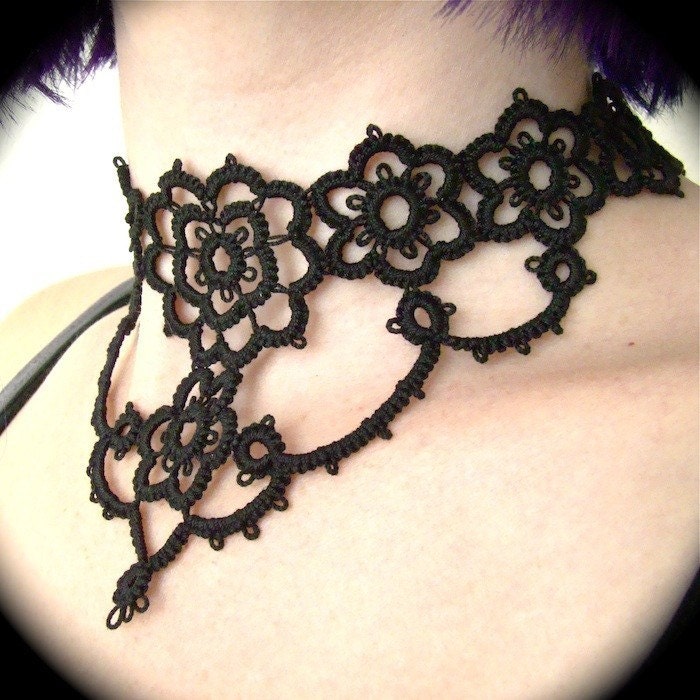 Tatted Choker Necklace - Grand Victorian Daisy Two