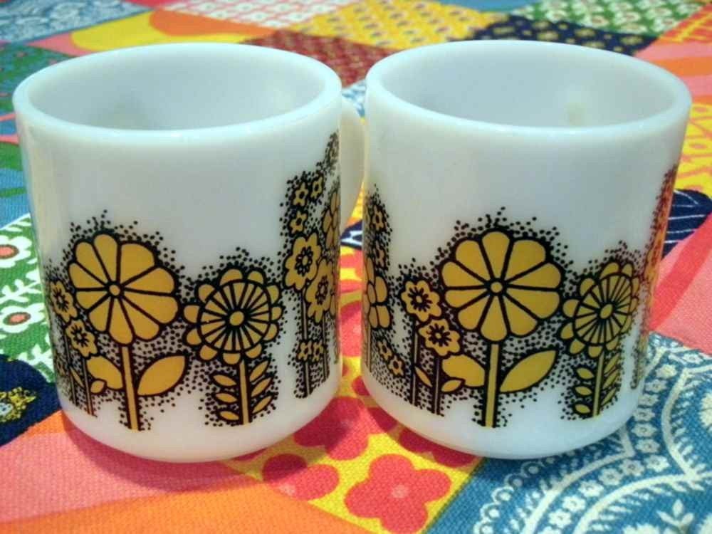 Vintage Flower Power Mugs Cups and Mugs Home and Living Yellow Black White Vintage Housewares Kitchen Home Decor Kawaii Kitsch Cute