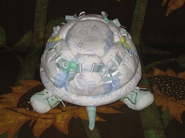 Learn how to make Scooter the Diaper Turtle. GR8 for baby nursery. Diaper cake keepsake