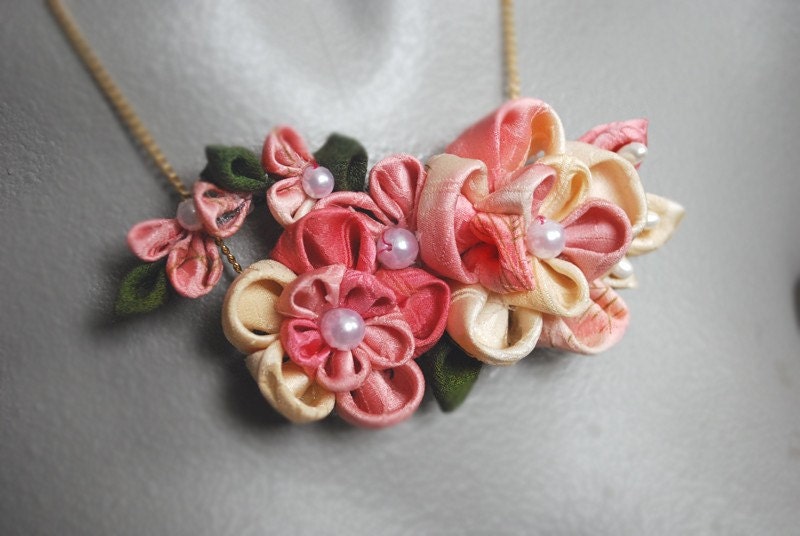 SUMOMOSUKI Kanzashi Cluster Necklace