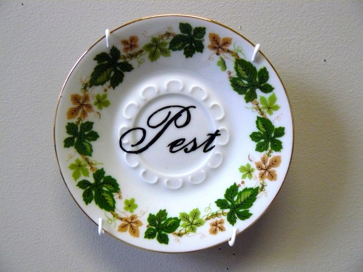 Pest small saucer