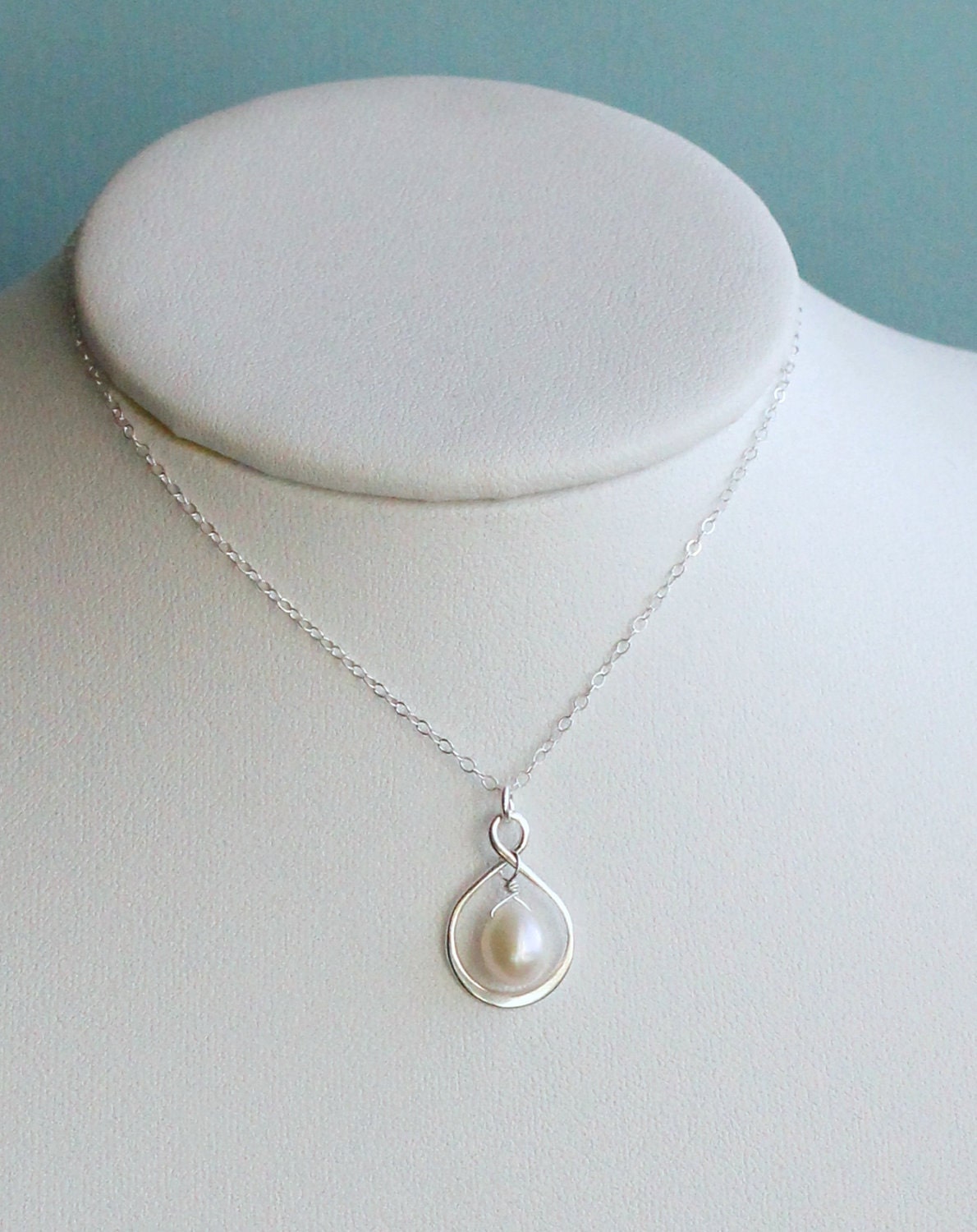 Bridesmaid Infinity Necklaces, Set of FOUR (4), Pearl Bridesmaid Gift Set, Silver Infinity Pendant, Teardrop Pearl, Pearl Eternity Necklace