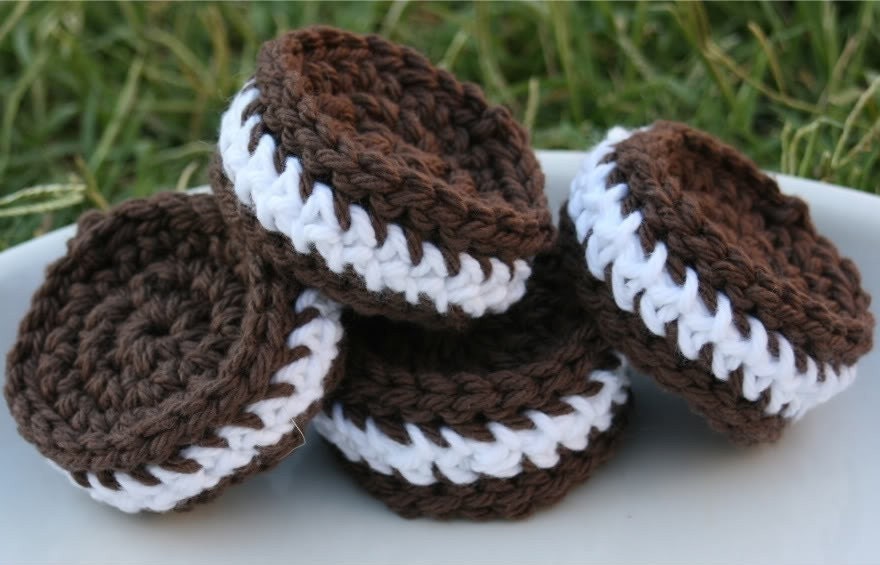 Cotton Play Food-- 4 Chocolate Sandwich Cookies