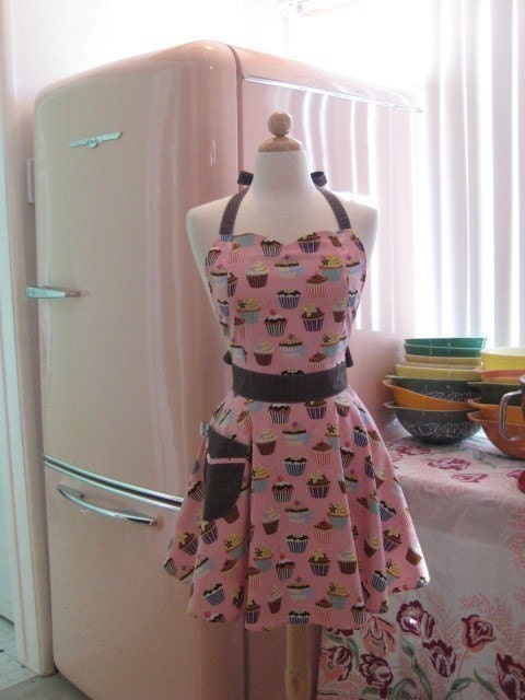 The BELLA Vintage Inspired Pink Cupcake with Brown Contrast Apron 