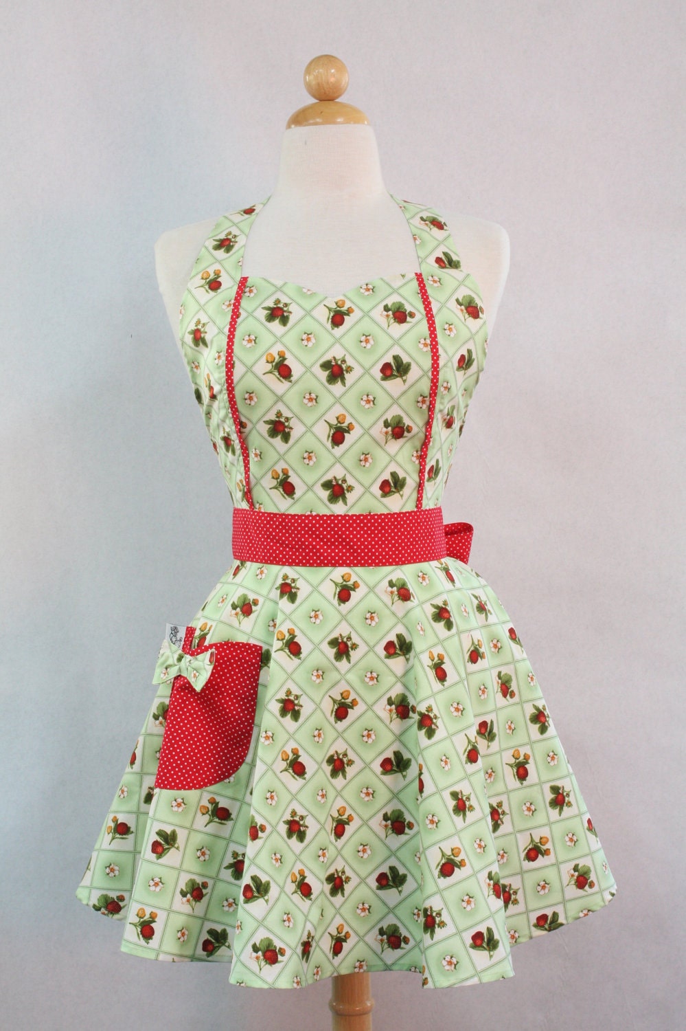 Apron Retro Style Sweetheart Neckline Green Strawberry Patch Full Apron MAGGIE