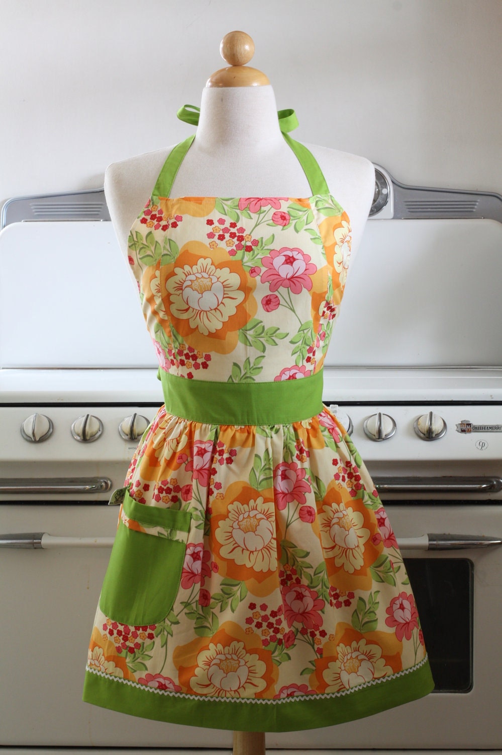 Retro Apron Floral Bouquet on Yellow - CHLOE