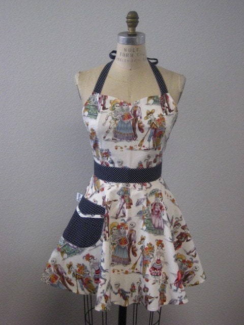 The BELLA Vintage Inspired White Paseo de los Muertos Skull Full Apron