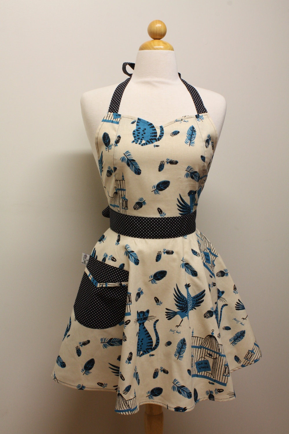 Apron Retro Style Sweetheart Neckline Out to Lunch Full Apron BELLA Vintage Inspired