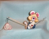 MOUSE SITTER FISHING
