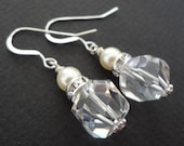 SIMPLE PLAN  Bridal Crystal Earrings. Swarovski Crystal and Pearl Wedding Earrings. Crystal Drop Earrings.  Vintage Style Wedding Jewelry.