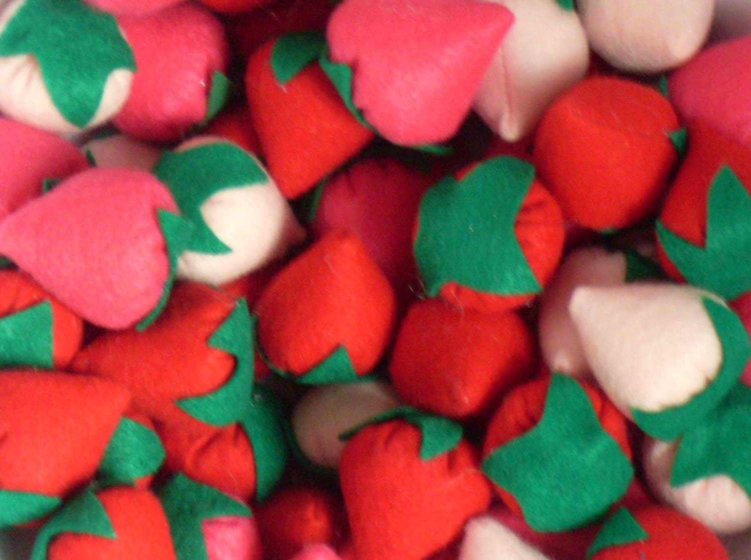 PIF - 3 Felt Strawberries
