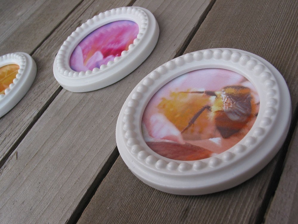 ARTWORK FRAME - ROUND MODERN VINTAGE white porcelain resin for your paintings, pictures and original artwork