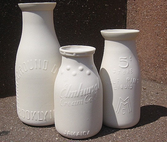 NYC themed porcelain milk bottle vase set