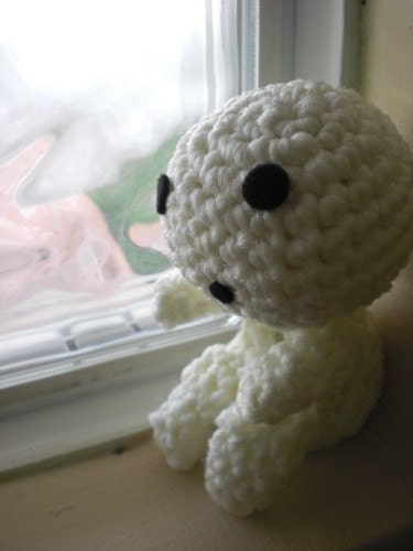 Sitting Kodama Amigurumi - Tree Spirit
