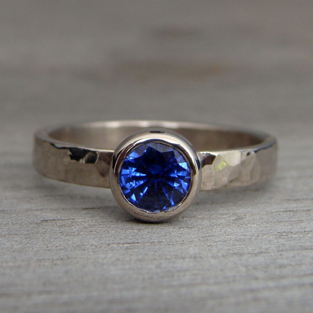 CLEARANCE - Chatham Cornflower Blue Sapphire and Recycled 18k Palladium White Gold Ring, size 7.5