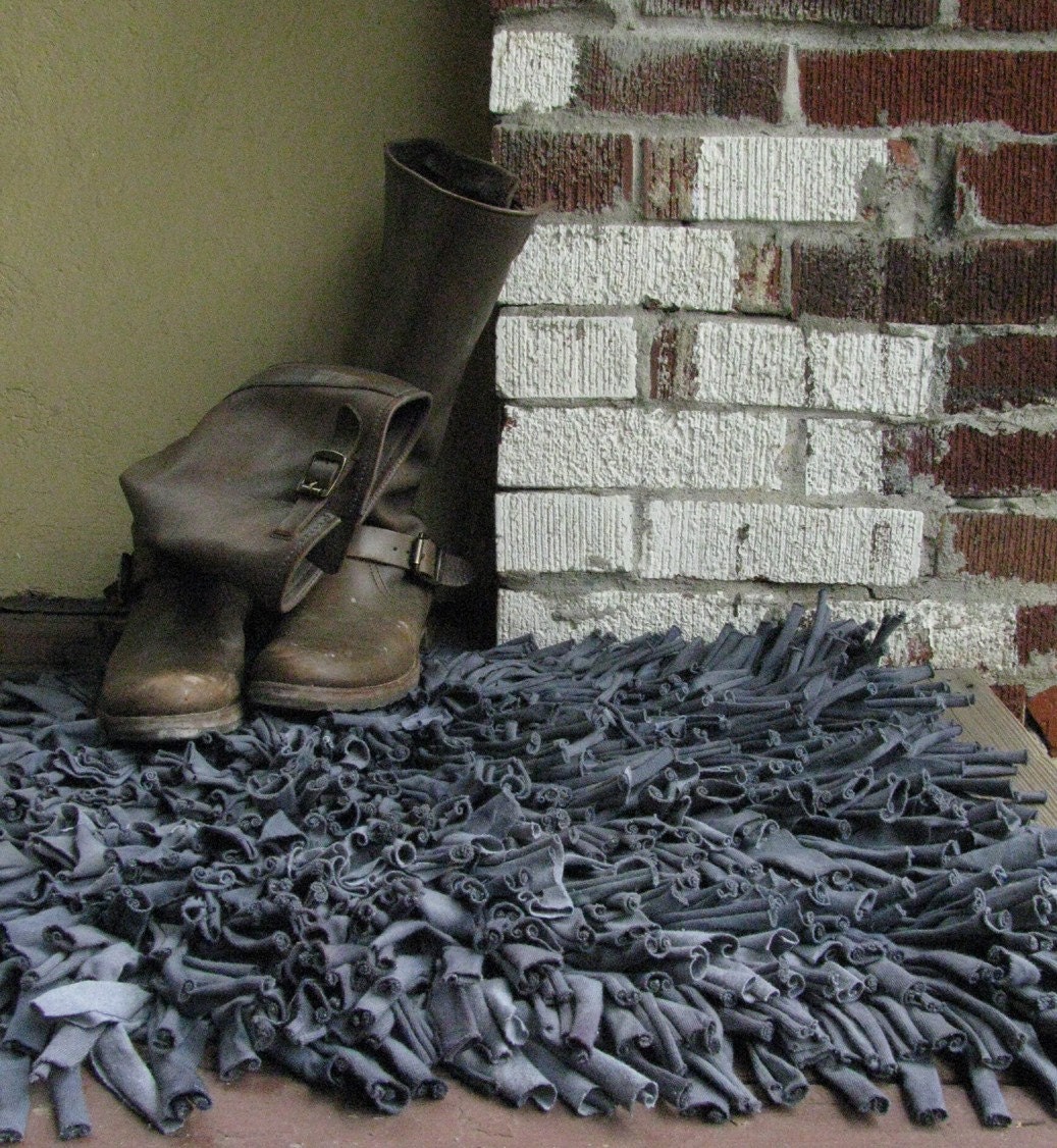 Recycled T-Shirt Rug in Dark Lilac Grey (21'' x 30'')