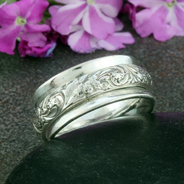Sterling Silver Spinner Ring with Decorative Raised Design - Size 6 3/4