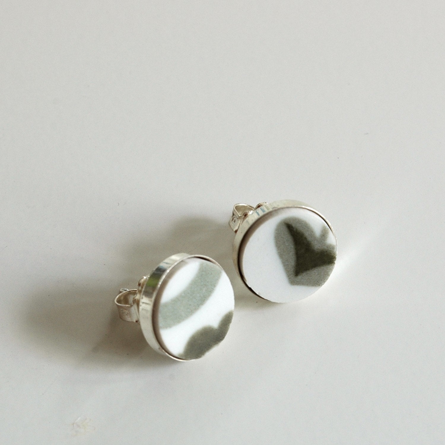 Simple Circle Sterling Silver Recycled Plate Stud Earring - Olive Green and White