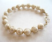 captured pearl bracelet - gold