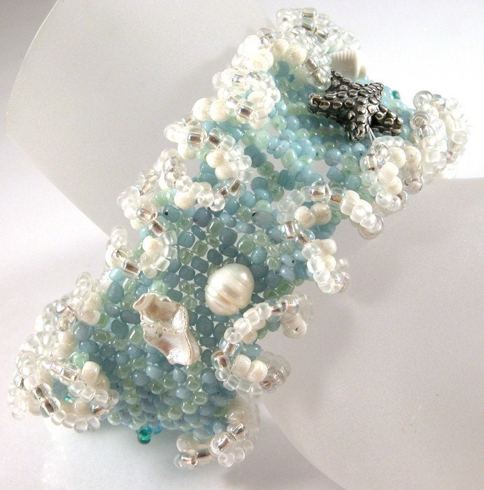 Peyote beadweave, Pearls and Shell Bracelet - Ocean Ruffles - cserpent