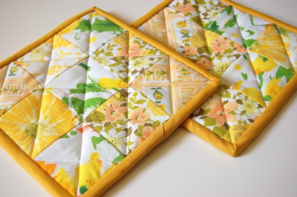 Pair of Pretty Patchwork Quilted Pot Holders