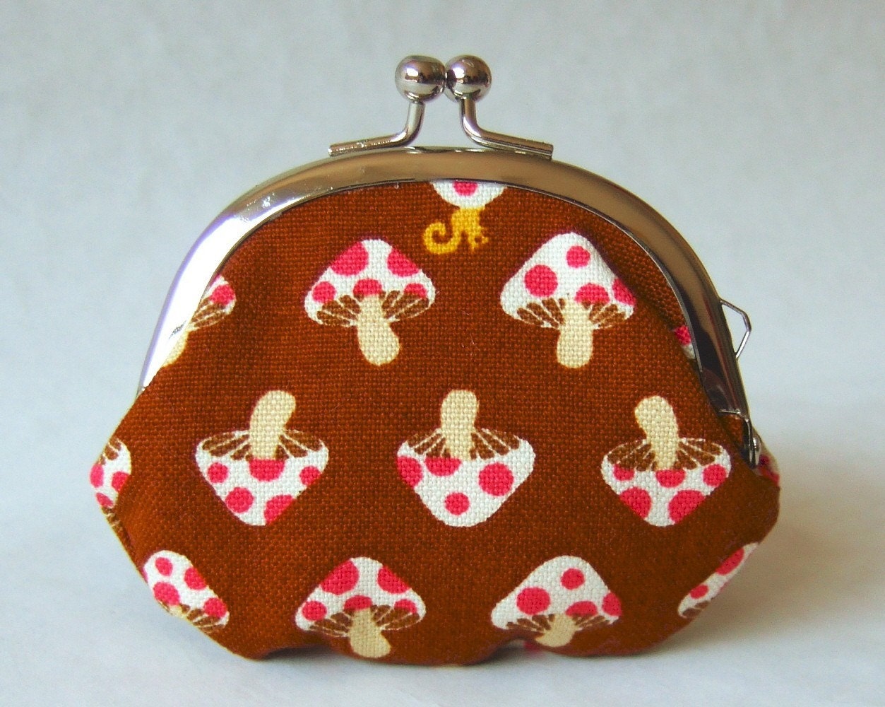 mini frame pouch - mushrooms on brown