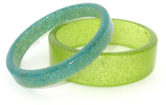 Handcrafted resin bangle "lime-o-nade"