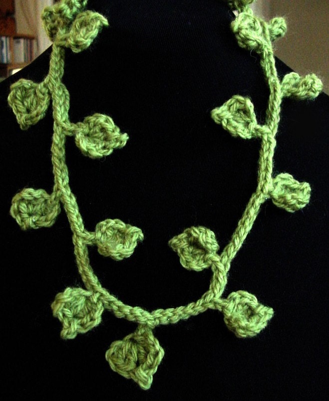 Une Vert Necklace
