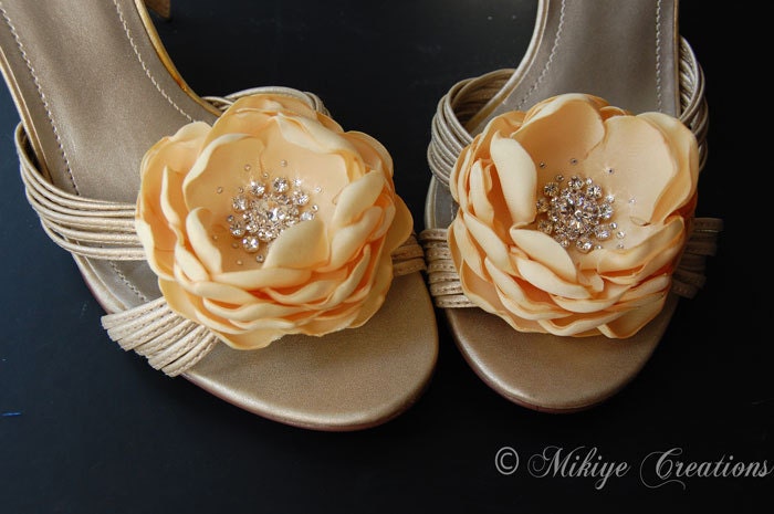 SALE - Wedding Bridal Shoe Clips - Hair Flowers - Sash Accessory  2 Piece Set - Buttery Yellow Petals