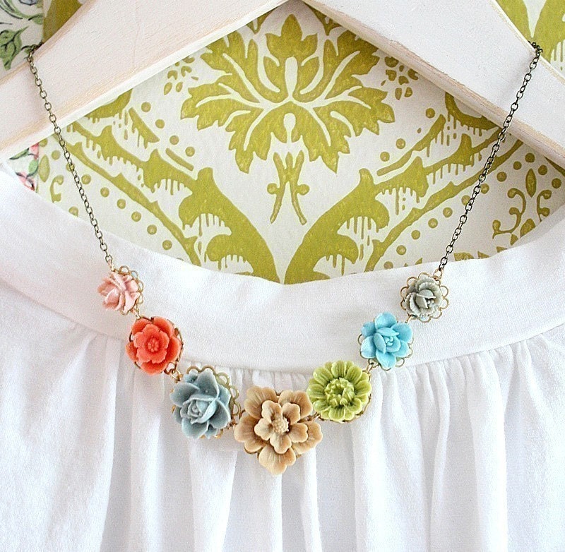 Bella Flower Pendant Necklace